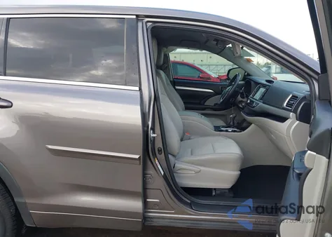 2018 Toyota Highlander Le Plus from USA, damaged, VIN 5TDZZRFH4JS249382